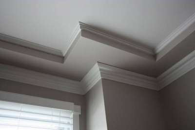 crown moulding wood work painted white by painters ottawa PG PAINT